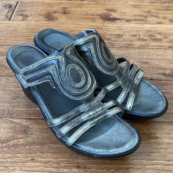Naot Metallic Pewter Platform Wedge Slide Sandals Comfort Size 41 - Picture 1 of 11